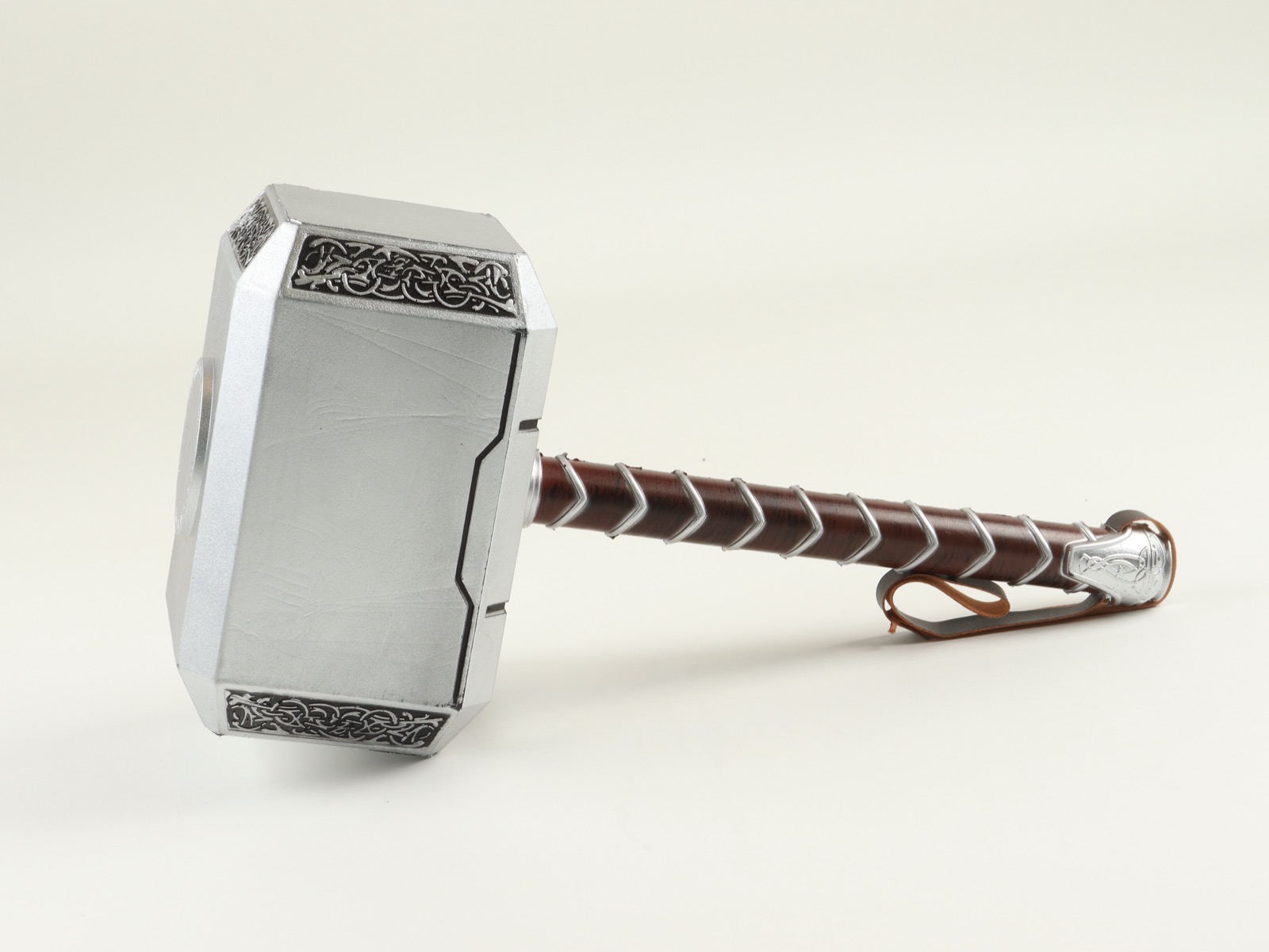 Chris Hemsworth Signed "Thor" Mjolnir Hammer (Beckett) at PristineAuction.com Chris Hemsworth Signed "Thor" Mjolnir Hammer (Beckett) at PristineAuction.com