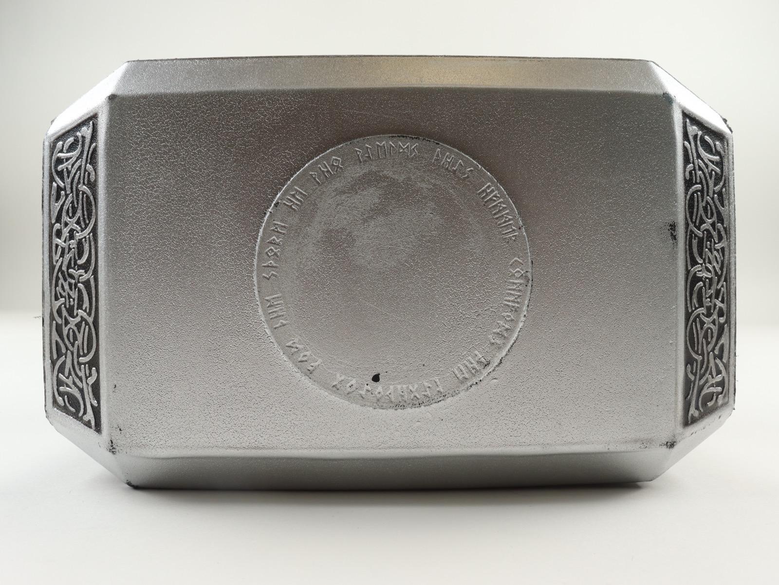 Chris Hemsworth Signed "Thor" Mjolnir Hammer (Beckett) at PristineAuction.com Chris Hemsworth Signed "Thor" Mjolnir Hammer (Beckett) at PristineAuction.com