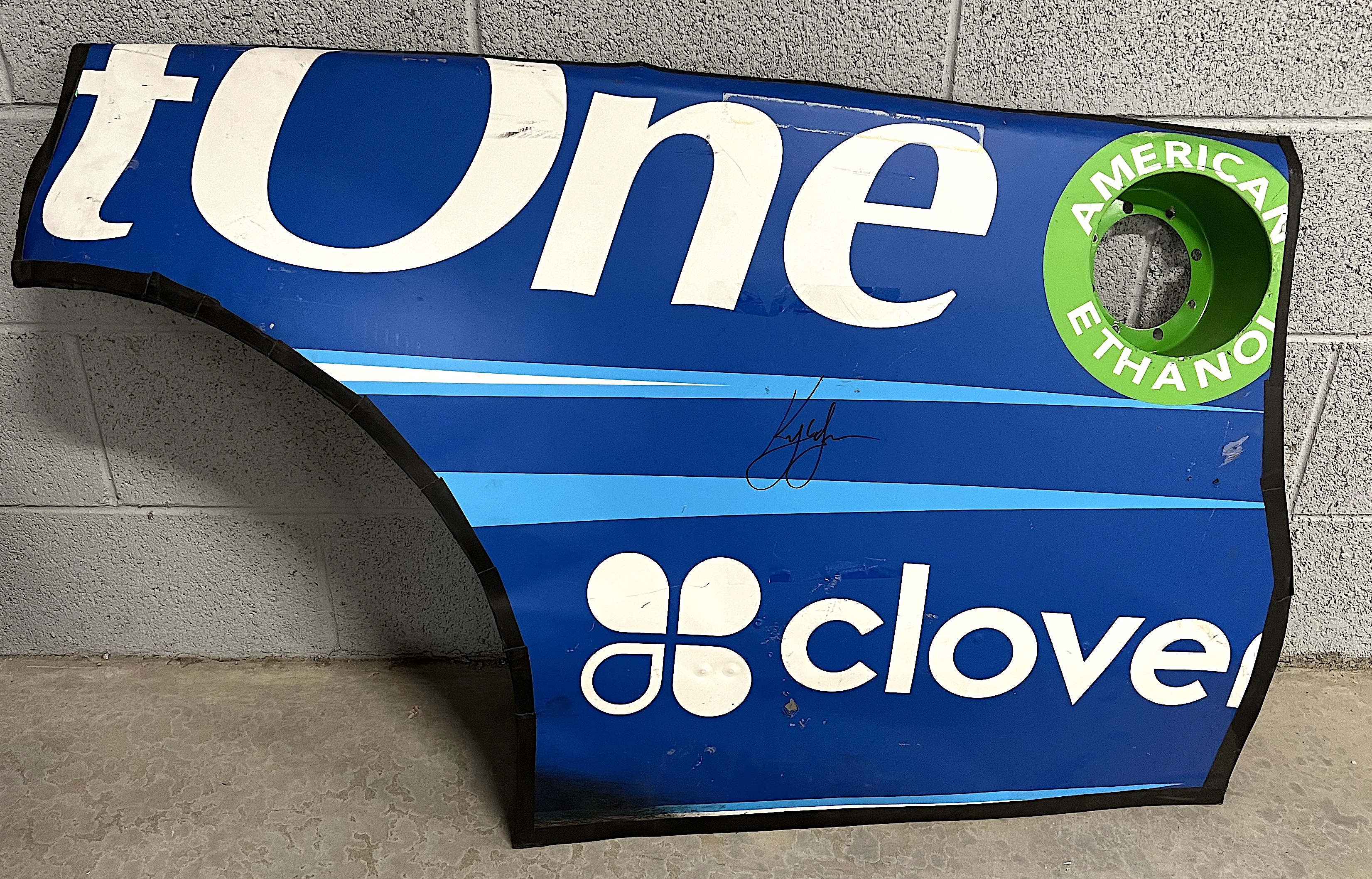 Kyle Larson Signed Event Used NASCAR Sheet Metal - Full Quarter Panel (PA COA) at PristineAuction.com Kyle Larson Signed Event Used NASCAR Sheet Metal - Full Quarter Panel (PA COA) at PristineAuction.com