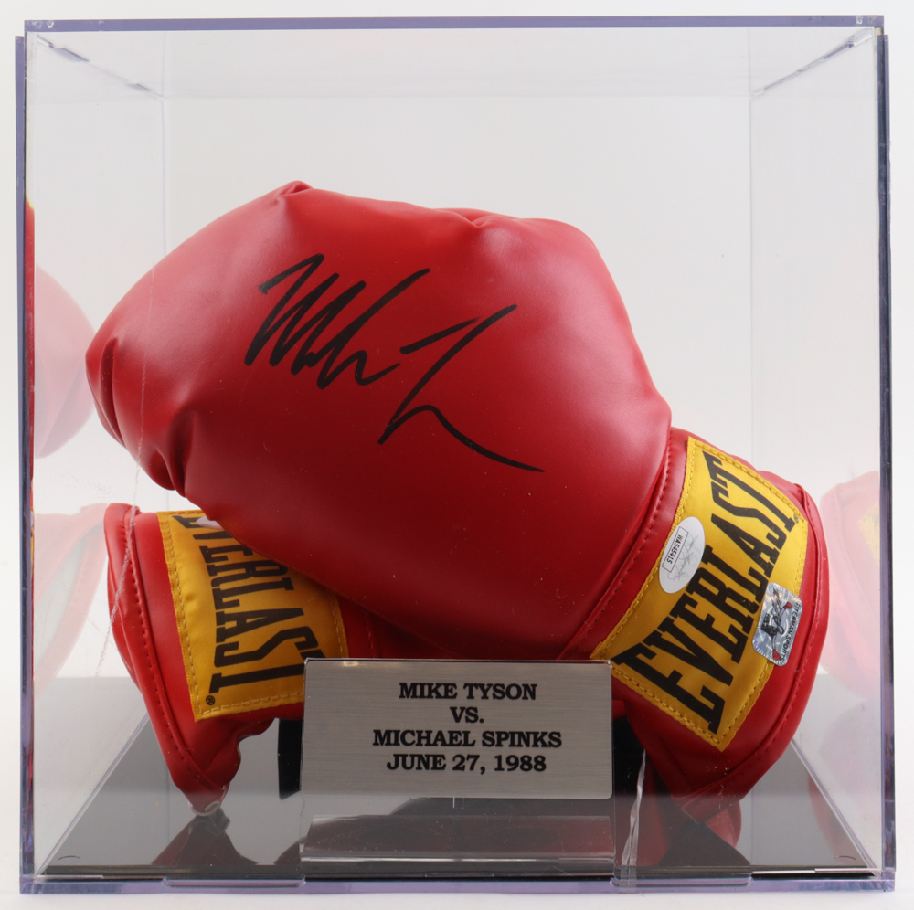Mike Tyson & Michael Spinks Signed Pair of (2) Everlast Boxing Gloves Inscribed "Jinx" (JSA, Tyson & PSA) at PristineAuction.com Mike Tyson & Michael Spinks Signed Pair of (2) Everlast Boxing Gloves Inscribed "Jinx" (JSA, Tyson & PSA) at PristineAuction.com