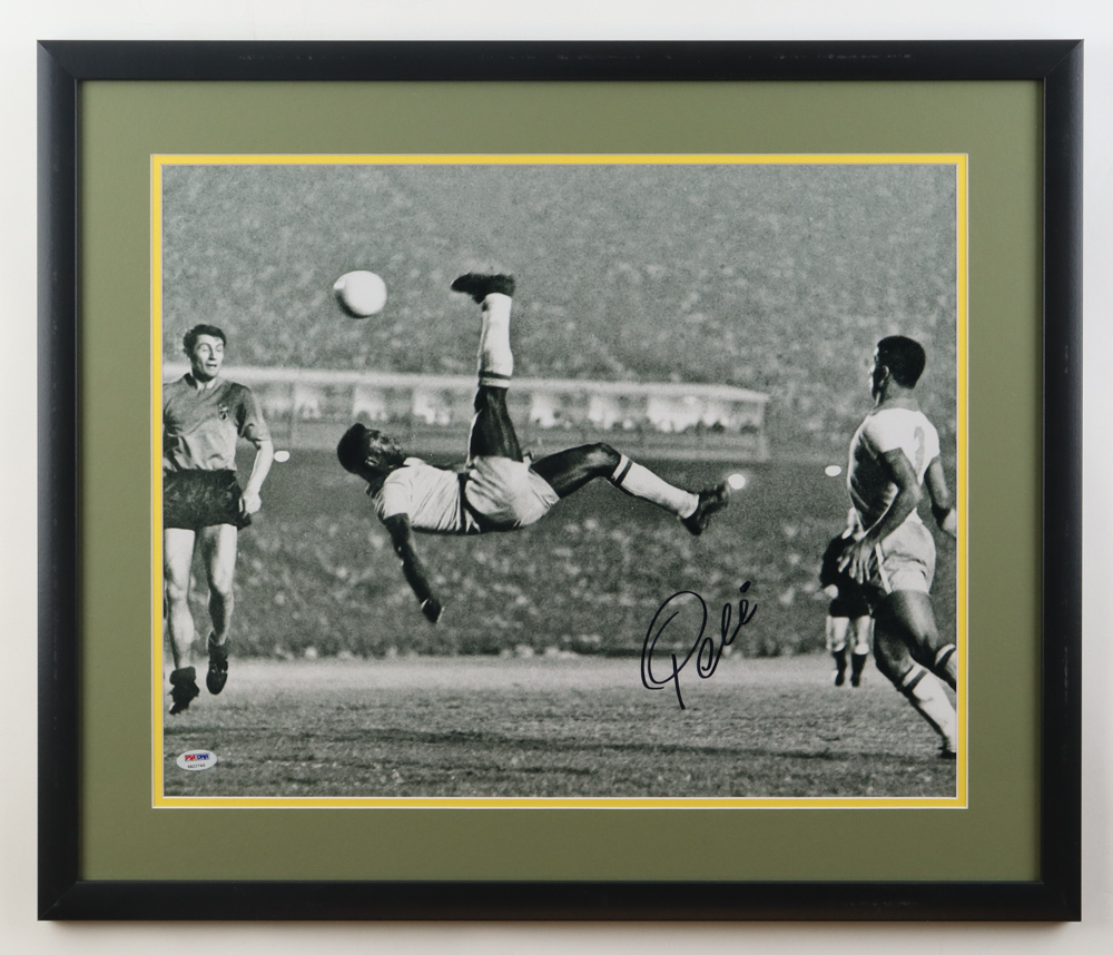 Pele Signed Custom Framed Photo Display (PSA) at PristineAuction.com Pele Signed Custom Framed Photo Display (PSA) at PristineAuction.com