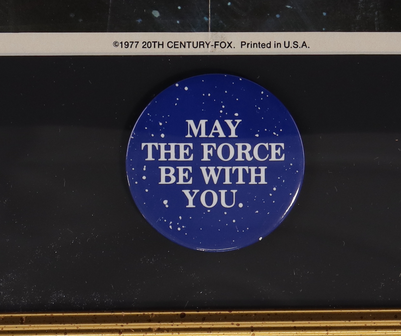 1977 Original "Star Wars" Promotional Custom Framed Poster Display with Vintage Pin at PristineAuction.com 1977 Original "Star Wars" Promotional Custom Framed Poster Display with Vintage Pin at PristineAuction.com