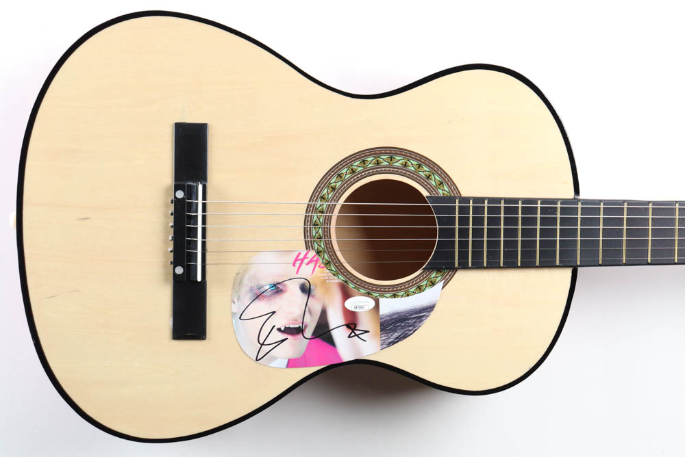 Ed Sheeran Signed 39" Acoustic Guitar (JSA) at PristineAuction.com Ed Sheeran Signed 39" Acoustic Guitar (JSA) at PristineAuction.com
