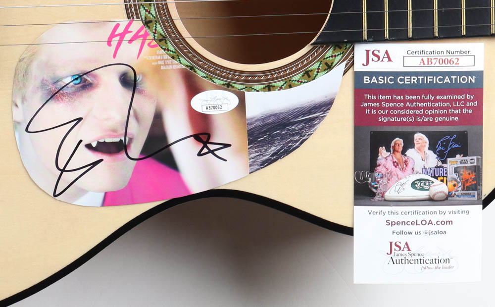 Ed Sheeran Signed 39" Acoustic Guitar (JSA) at PristineAuction.com Ed Sheeran Signed 39" Acoustic Guitar (JSA) at PristineAuction.com