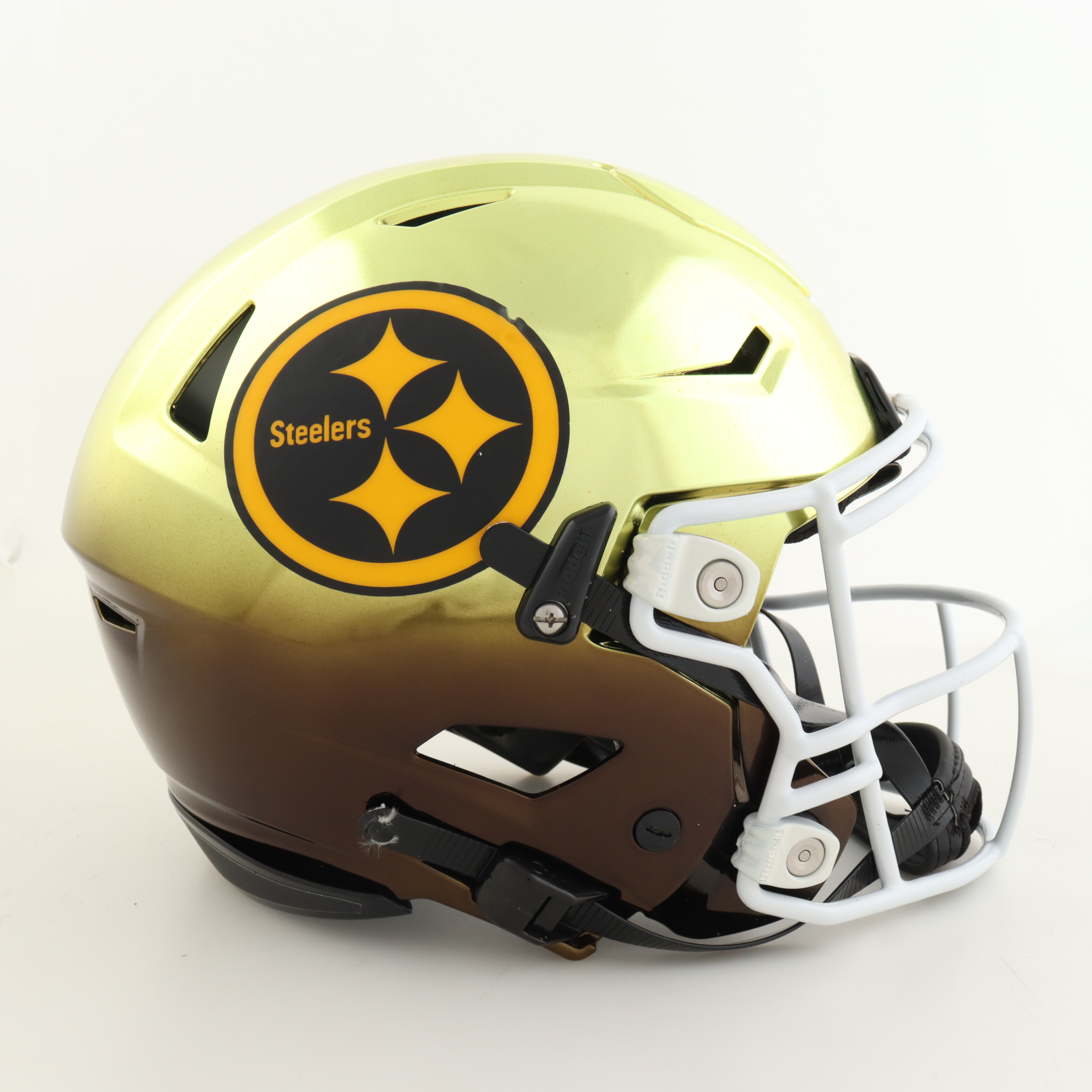 Diontae Johnson Signed Steelers Full-Size Authentic On-Field SpeedFlex Chrome Helmet (Beckett) at PristineAuction.com Diontae Johnson Signed Steelers Full-Size Authentic On-Field SpeedFlex Chrome Helmet (Beckett) at PristineAuction.com