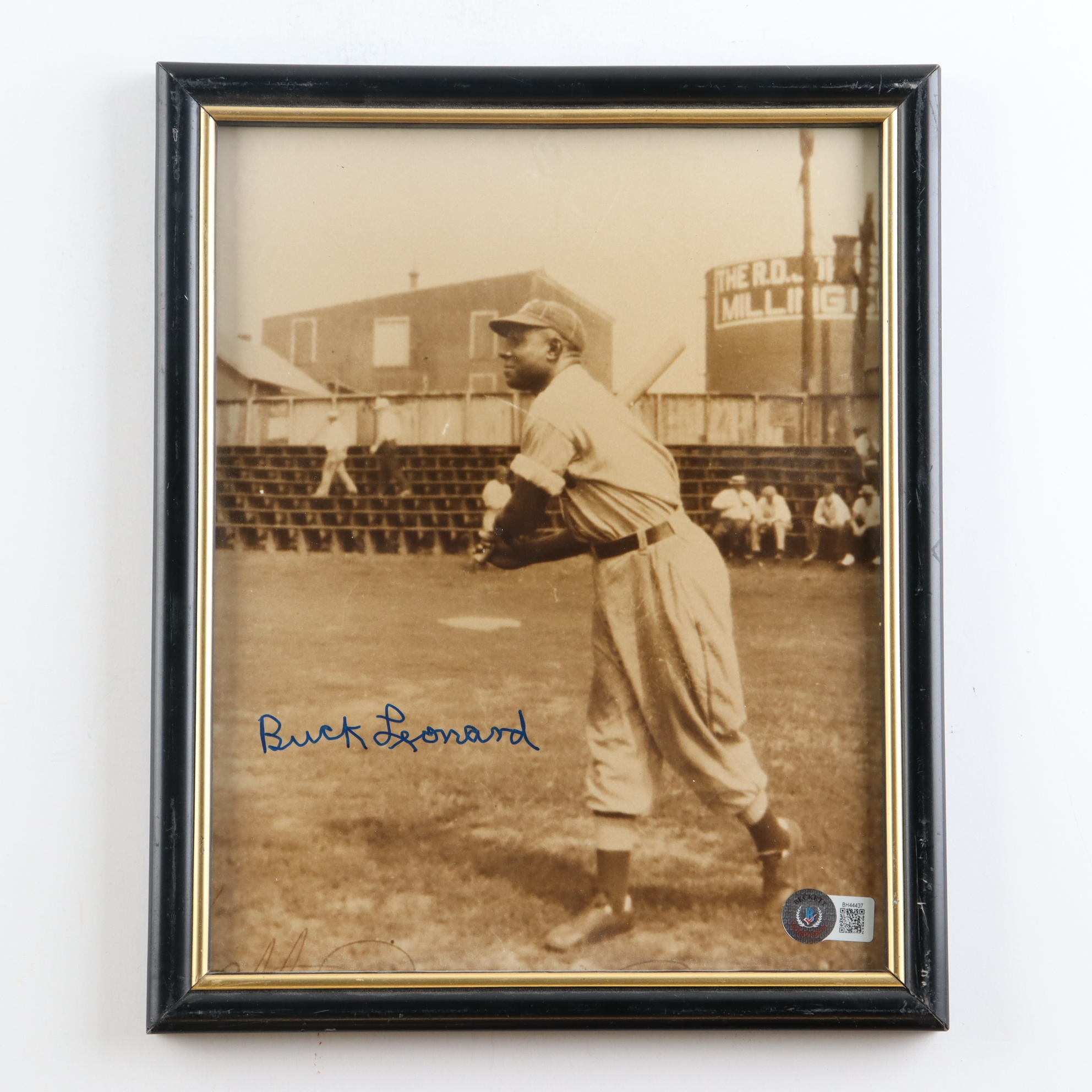 Buck Leonard Signed Grays Custom Framed Photo Display (Beckett) at PristineAuction.com Buck Leonard Signed Grays Custom Framed Photo Display (Beckett) at PristineAuction.com