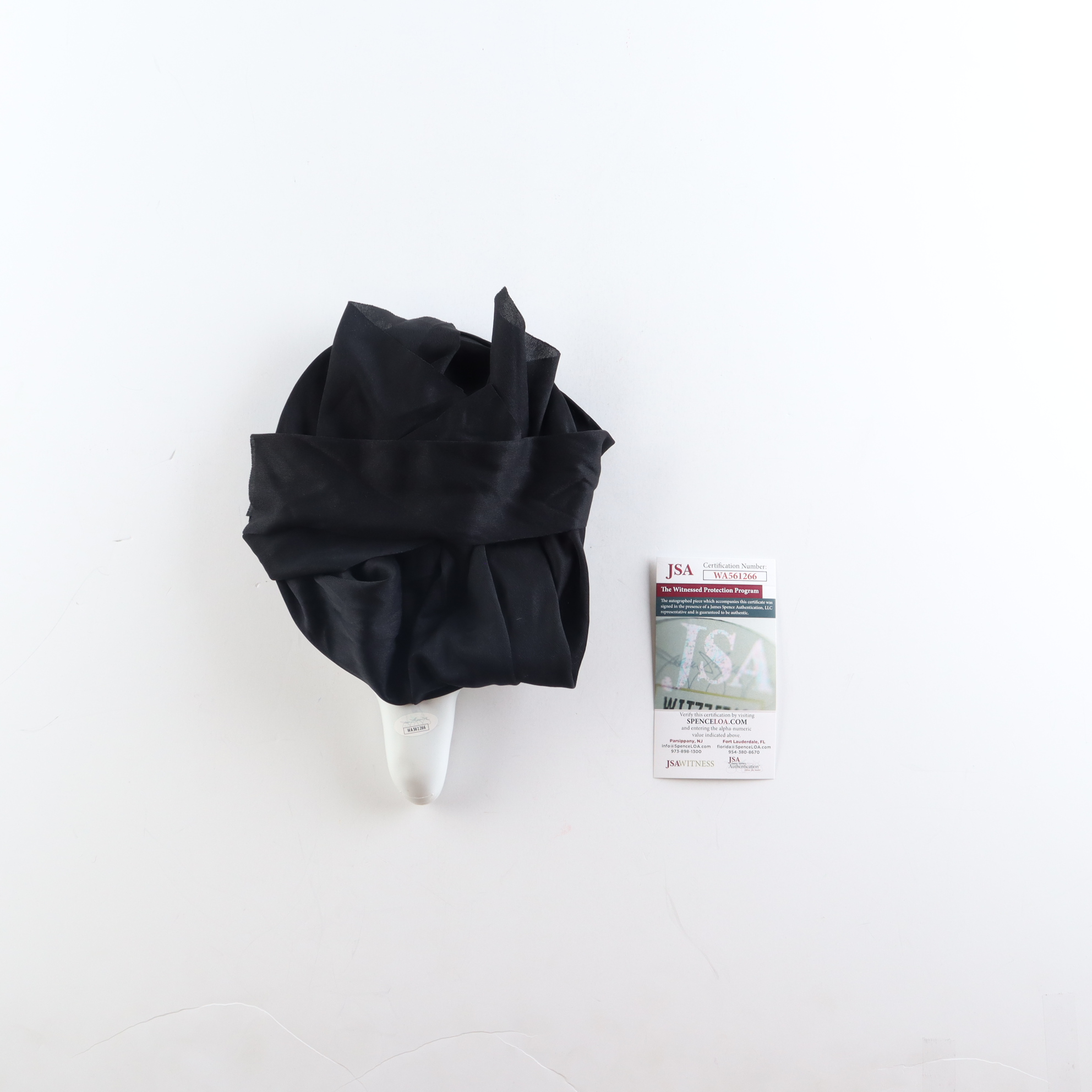 Skeet Ulrich Signed "Scream" Ghostface Mask Inscribed "Billy" (JSA) at PristineAuction.com Skeet Ulrich Signed "Scream" Ghostface Mask Inscribed "Billy" (JSA) at PristineAuction.com