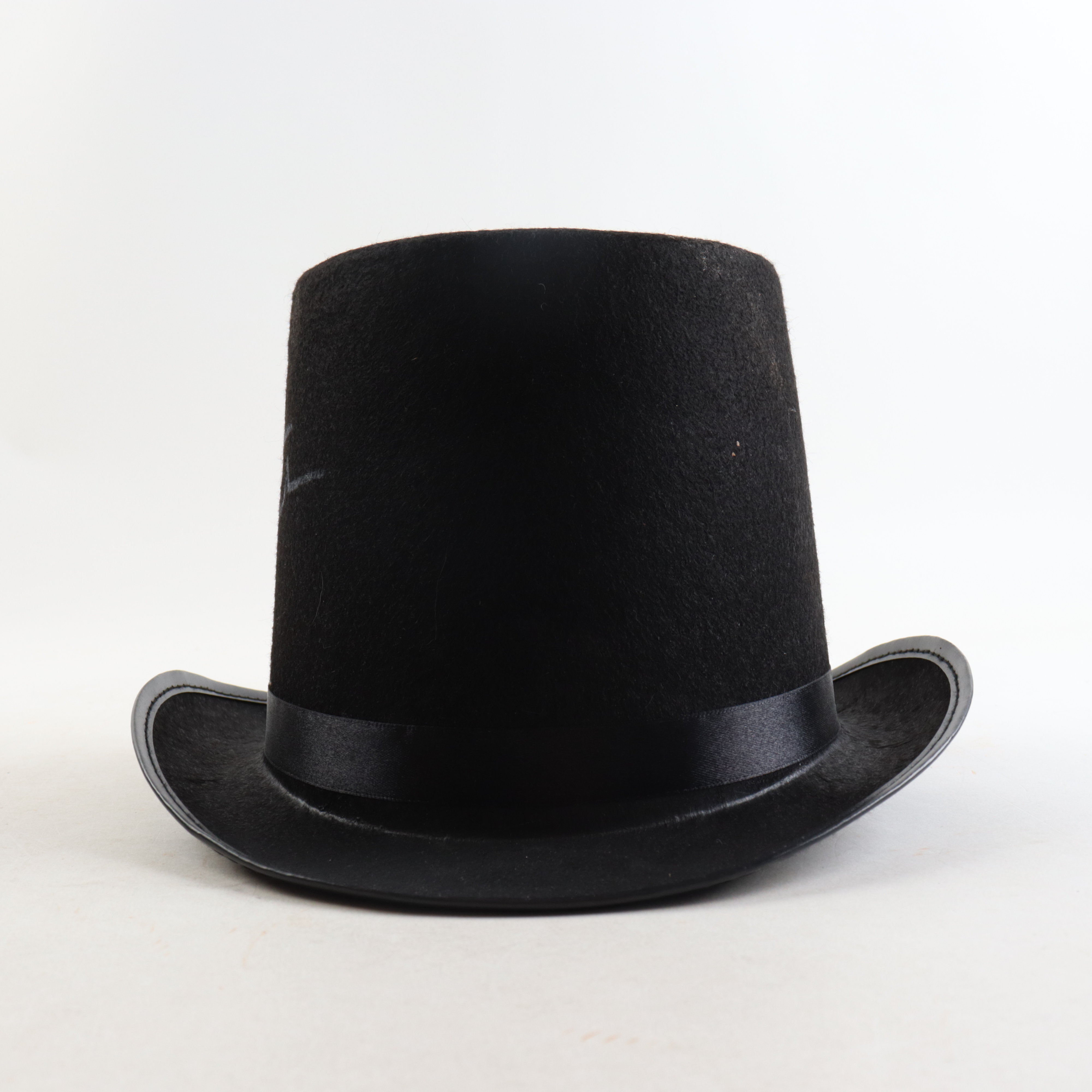 Hugh Jackman Signed "The Greatest Showman" Replica Top Hat (AutographCOA) at PristineAuction.com Hugh Jackman Signed "The Greatest Showman" Replica Top Hat (AutographCOA) at PristineAuction.com