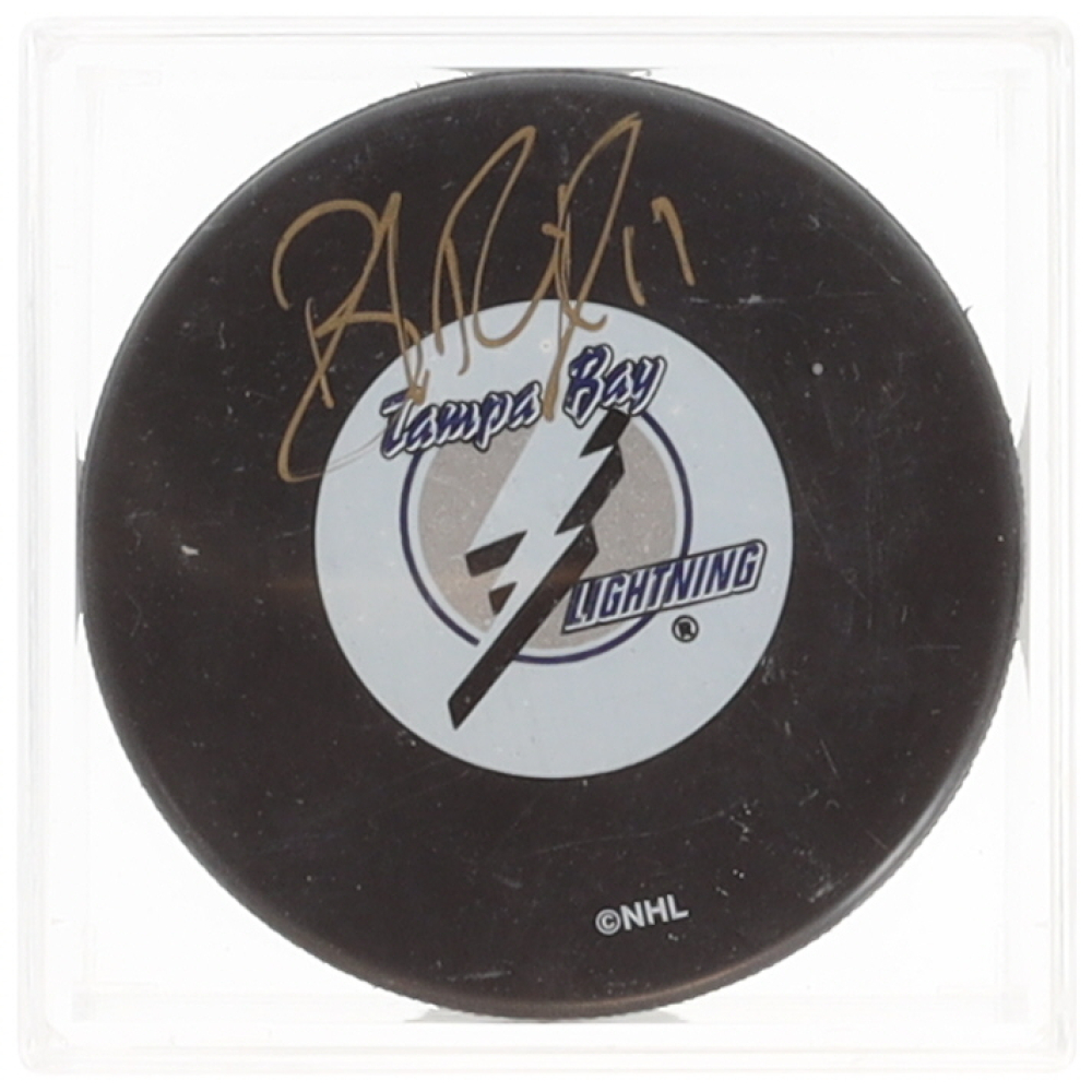 Brad Richards Signed Lightning Logo Hockey Puck (Frozen Pond