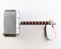 Chris Hemsworth Signed "Thor" Mjolnir Hammer (Beckett) at PristineAuction.com