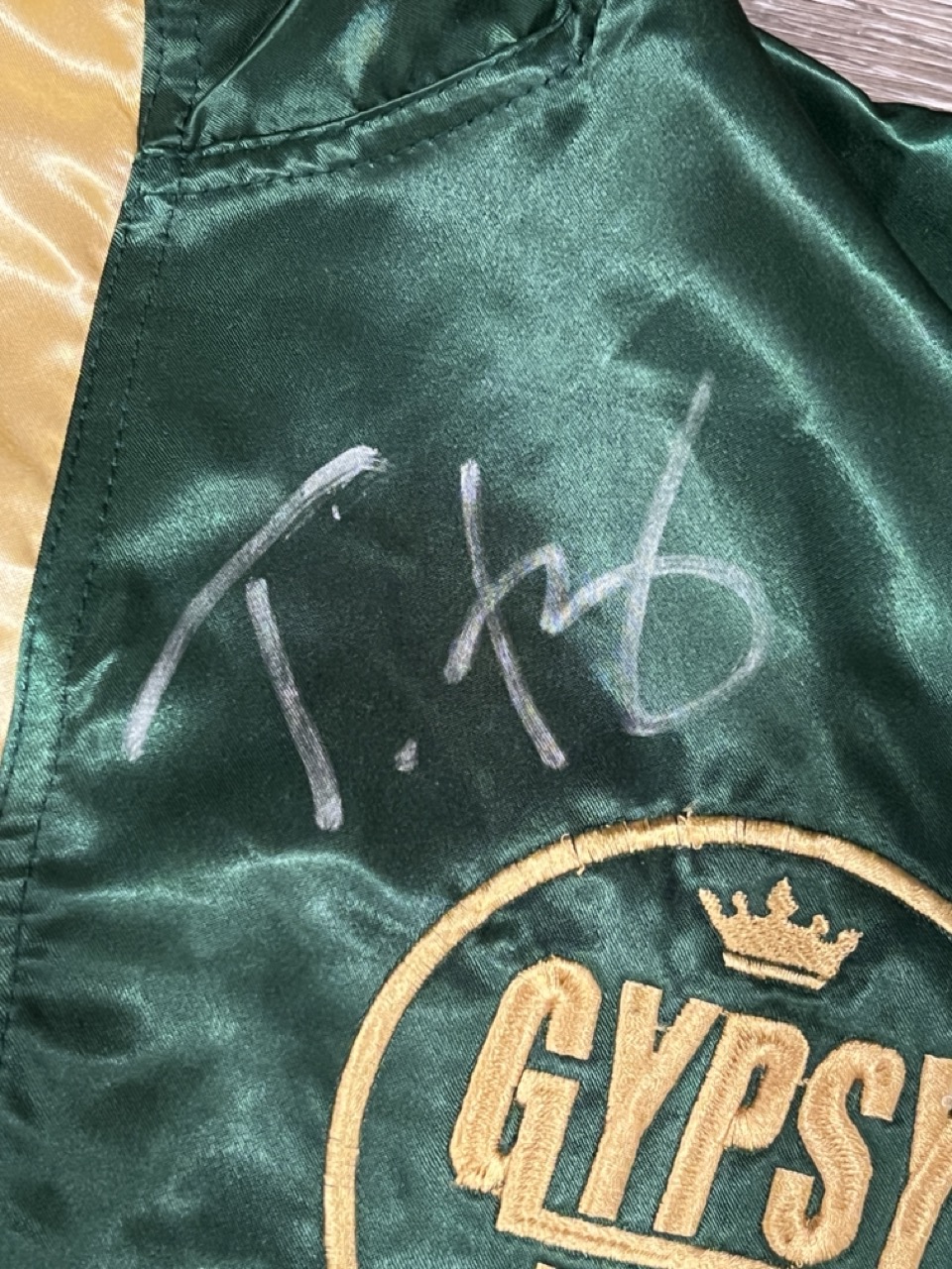 Tyson Fury Signed WBC "Gypsy King" Green Robe (PSA) at PristineAuction.com Tyson Fury Signed WBC "Gypsy King" Green Robe (PSA) at PristineAuction.com