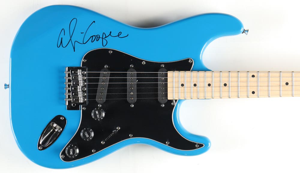 Alice Cooper Signed Full-Size Electric Guitar (Beckett) at PristineAuction.com Alice Cooper Signed Full-Size Electric Guitar (Beckett) at PristineAuction.com