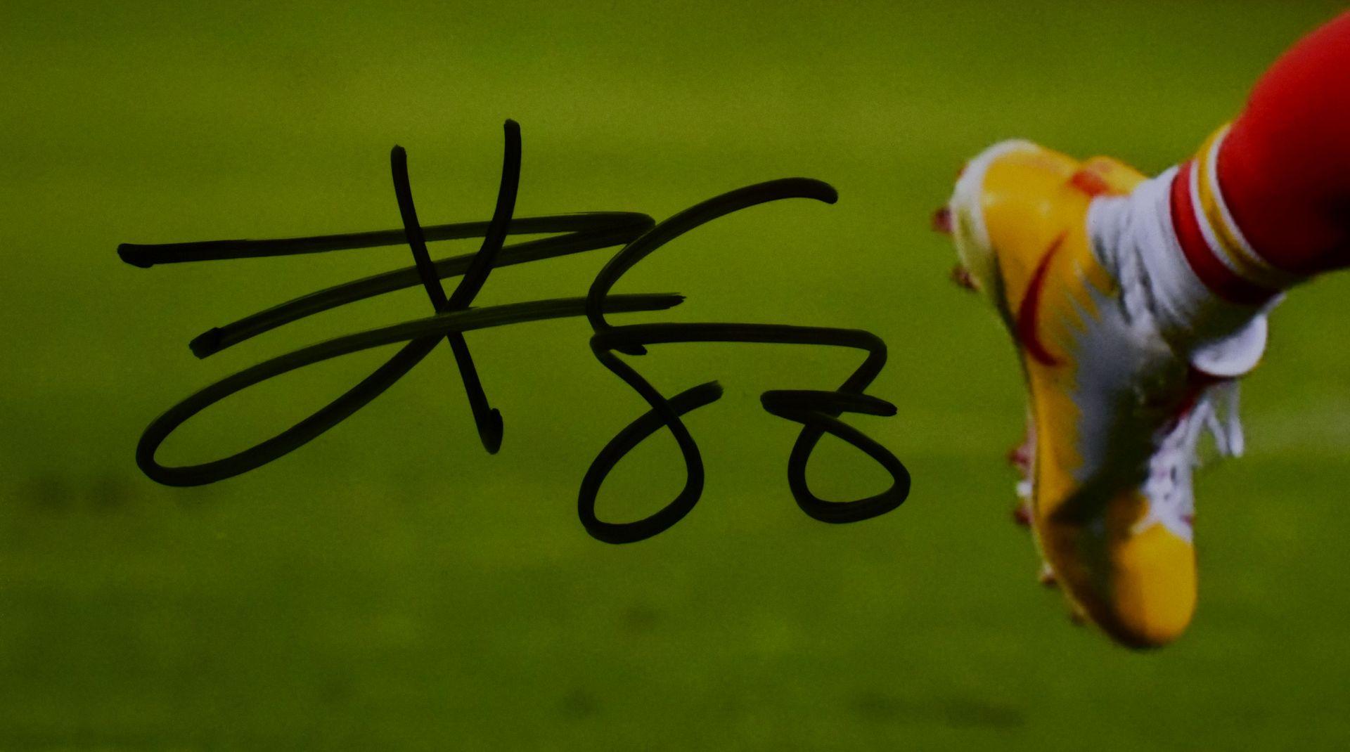 Travis Kelce Signed Chiefs 16x20 Photo (Beckett) at PristineAuction.com Travis Kelce Signed Chiefs 16x20 Photo (Beckett) at PristineAuction.com