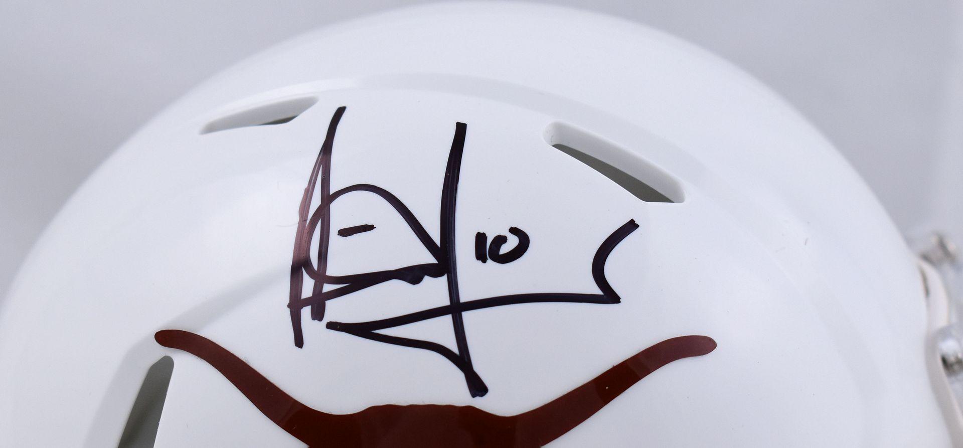 Vince Young Signed Texas Longhorns Speed Mini Helmet (Beckett) at PristineAuction.com Vince Young Signed Texas Longhorns Speed Mini Helmet (Beckett) at PristineAuction.com