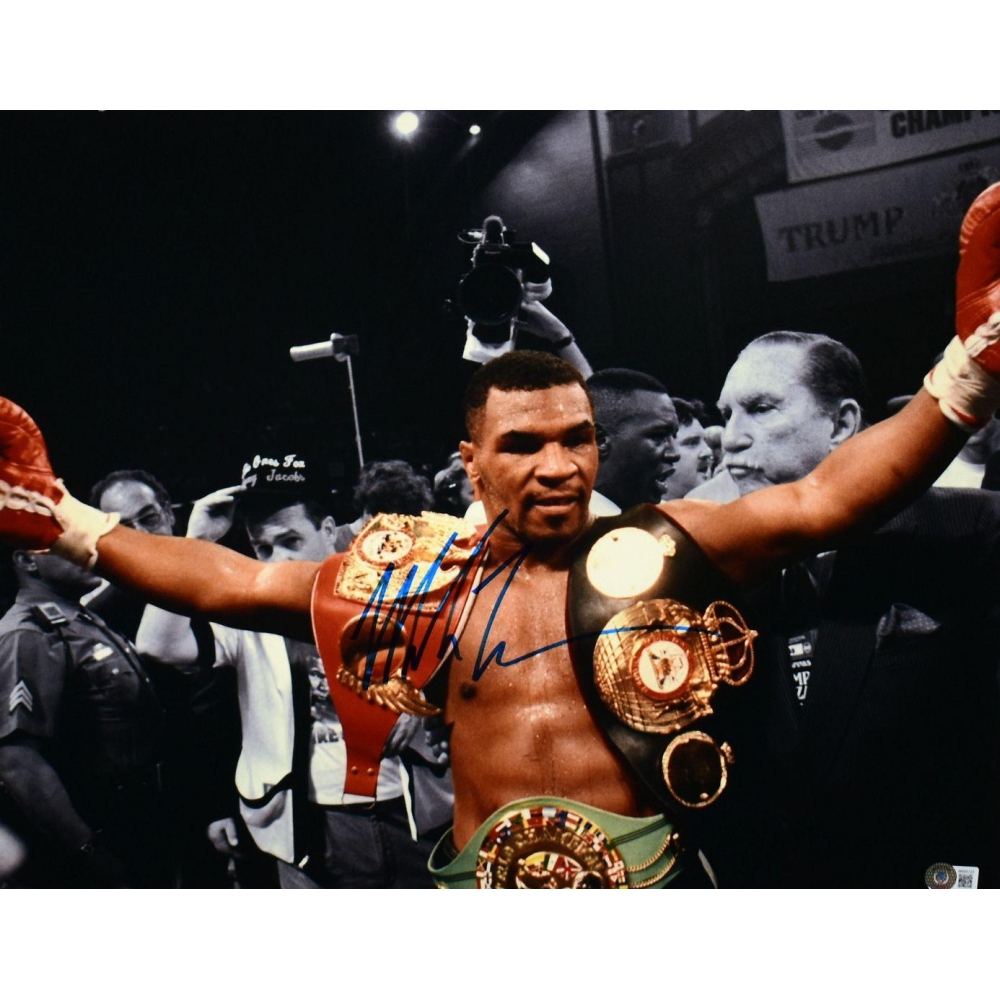 Photo Dédicacée Mike Tyson Avec Cadre Noir - Authentifiée Beckett (BAS) - Format 13.5x10.5 Pouces