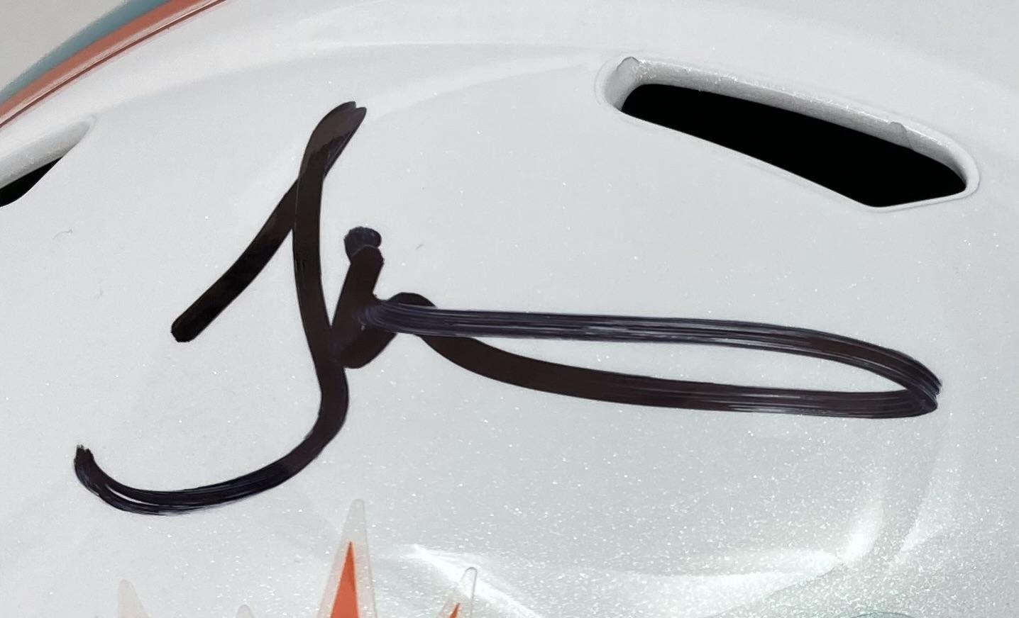 Tyreek Hill Signed Dolphins Full-Size Speed Helmet (Beckett) at PristineAuction.com Tyreek Hill Signed Dolphins Full-Size Speed Helmet (Beckett) at PristineAuction.com