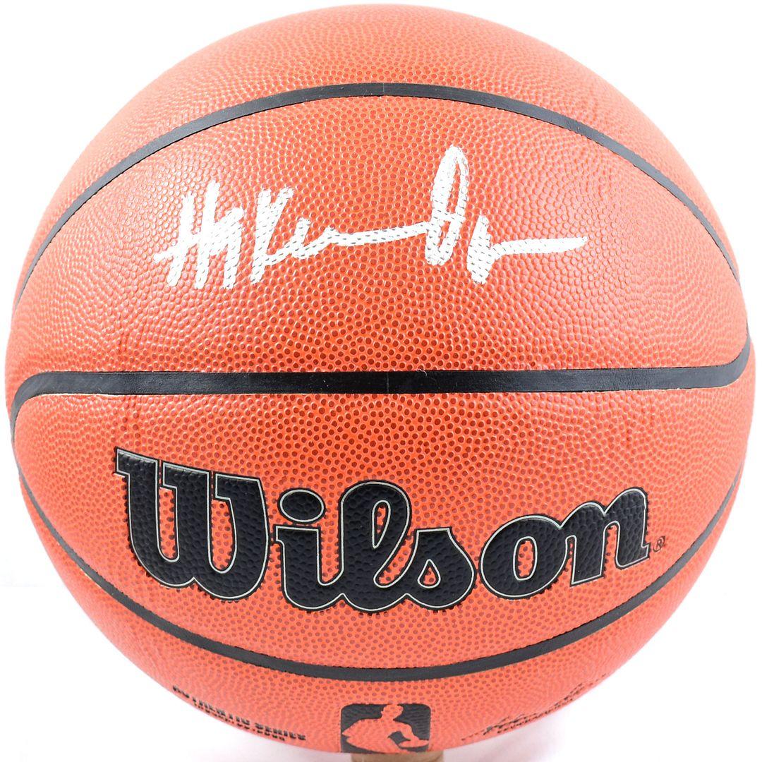 Hakeem Olajuwon Signed NBA Basketball (Beckett) at PristineAuction.com Hakeem Olajuwon Signed NBA Basketball (Beckett) at PristineAuction.com