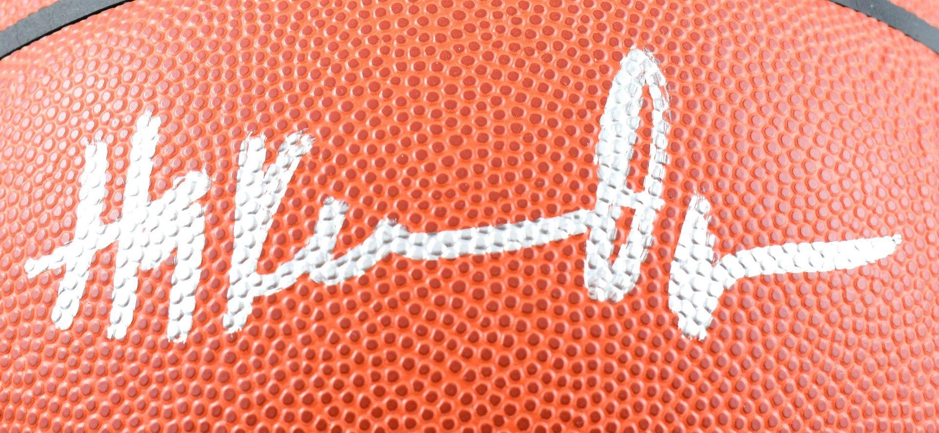 Hakeem Olajuwon Signed NBA Basketball (Beckett) at PristineAuction.com Hakeem Olajuwon Signed NBA Basketball (Beckett) at PristineAuction.com