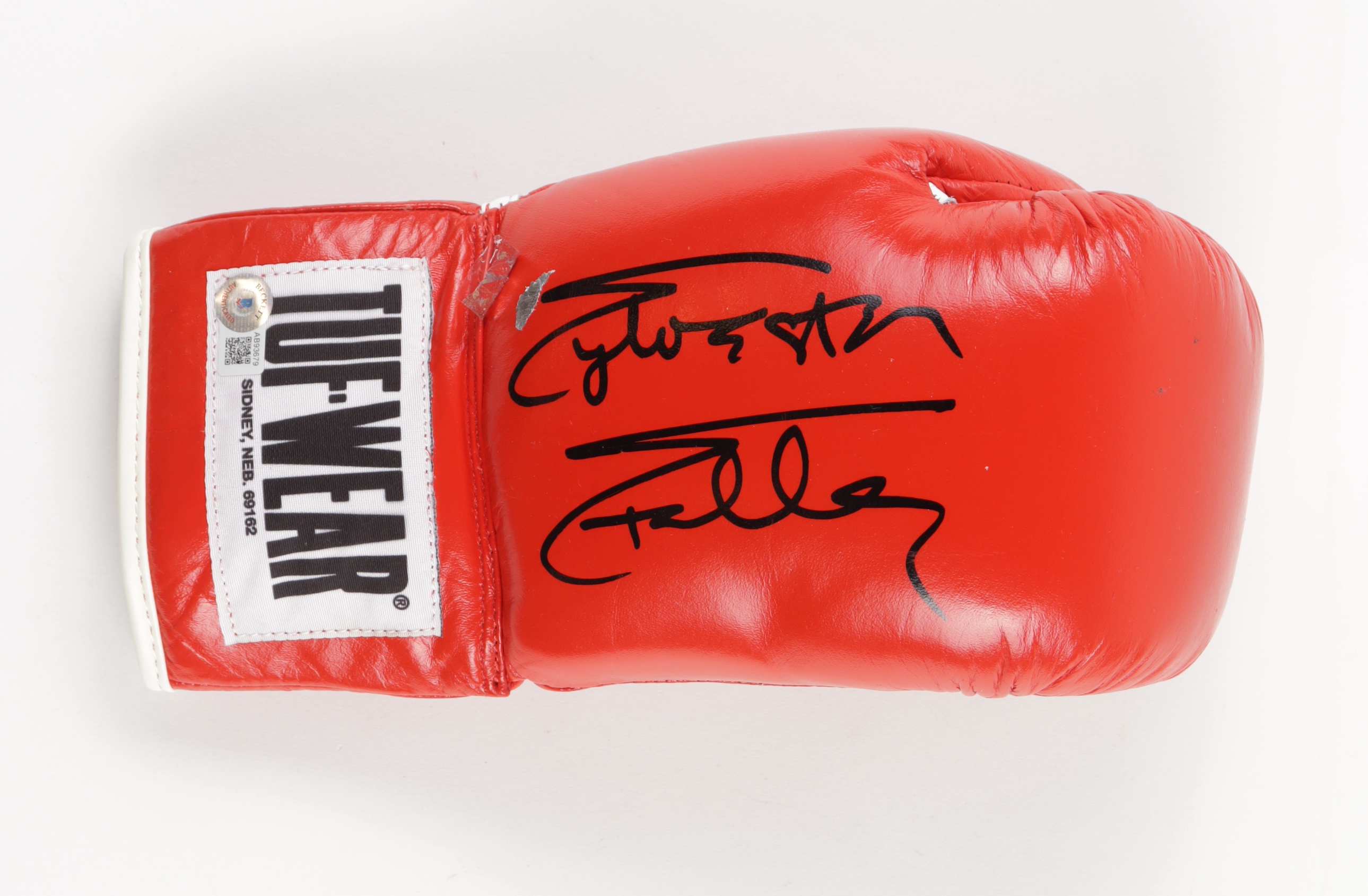 Sylvester Stallone Signed Everlast Boxing Glove (Beckett) at PristineAuction.com Sylvester Stallone Signed Everlast Boxing Glove (Beckett) at PristineAuction.com