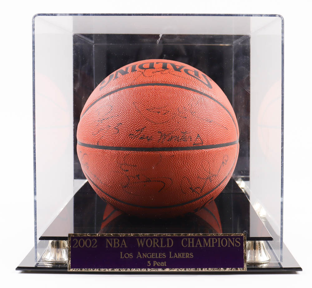 2001-02 Lakers NBA Basketball with Custom Display Case Team-Signed by (15) with Kobe Bryant, Shaquille O'Neal, Derek Fisher, Mitch Richmond, Robert Horry (Beckett) at PristineAuction.com 2001-02 Lakers NBA Basketball with Custom Display Case Team-Signed by (15) with Kobe Bryant, Shaquille O'Neal, Derek Fisher, Mitch Richmond, Robert Horry (Beckett) at PristineAuction.com