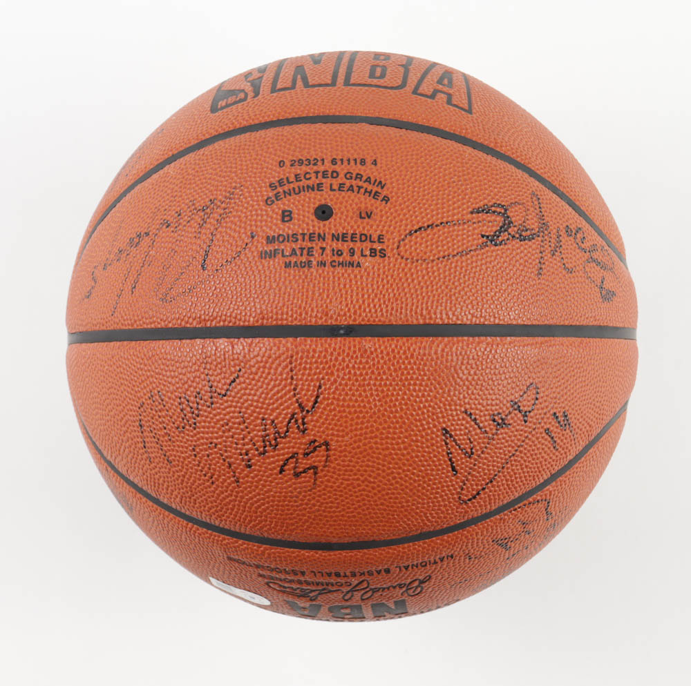 2001-02 Lakers NBA Basketball with Custom Display Case Team-Signed by (15) with Kobe Bryant, Shaquille O'Neal, Derek Fisher, Mitch Richmond, Robert Horry (Beckett) at PristineAuction.com 2001-02 Lakers NBA Basketball with Custom Display Case Team-Signed by (15) with Kobe Bryant, Shaquille O'Neal, Derek Fisher, Mitch Richmond, Robert Horry (Beckett) at PristineAuction.com