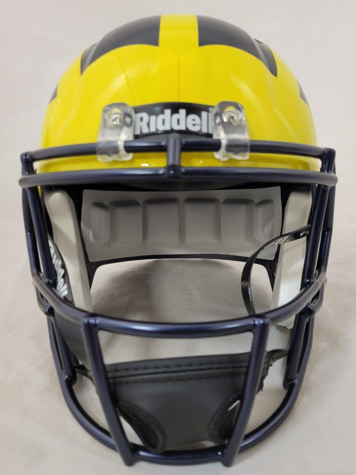 Aidan Hutchinson Signed Michigan Wolverines Full-Size Speed Helmet (Beckett) at PristineAuction.com Aidan Hutchinson Signed Michigan Wolverines Full-Size Speed Helmet (Beckett) at PristineAuction.com