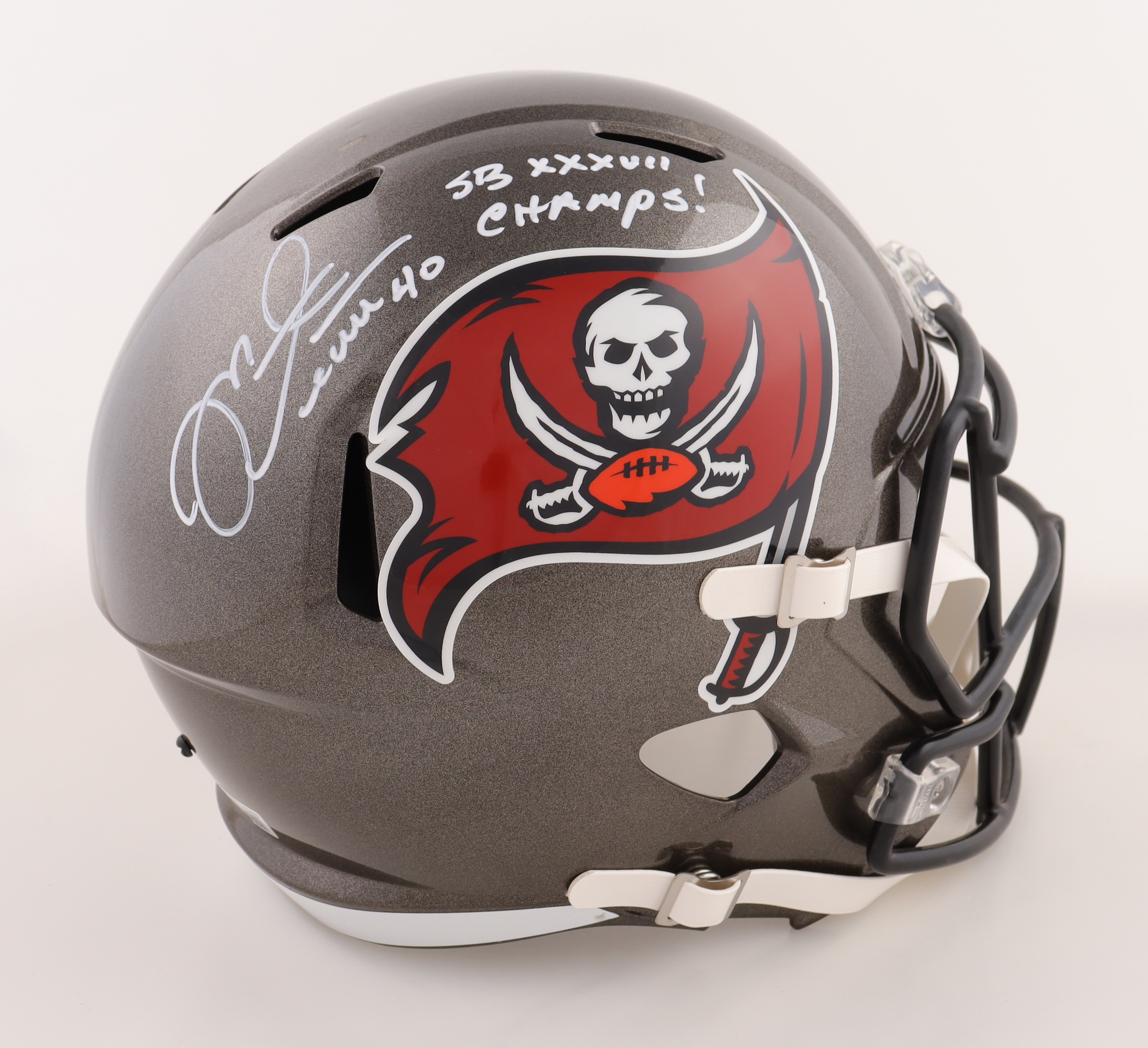Mike Alstott Signed Buccaneers Full-Size Speed Helmet Inscribed "SB XXXVII Champs!" (Beckett) at PristineAuction.com Mike Alstott Signed Buccaneers Full-Size Speed Helmet Inscribed "SB XXXVII Champs!" (Beckett) at PristineAuction.com