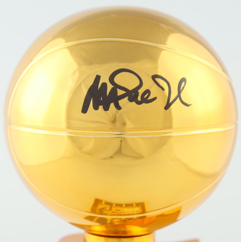 Magic Johnson Signed 12" Mini NBA Replica Trophy (Beckett) at PristineAuction.com Magic Johnson Signed 12" Mini NBA Replica Trophy (Beckett) at PristineAuction.com