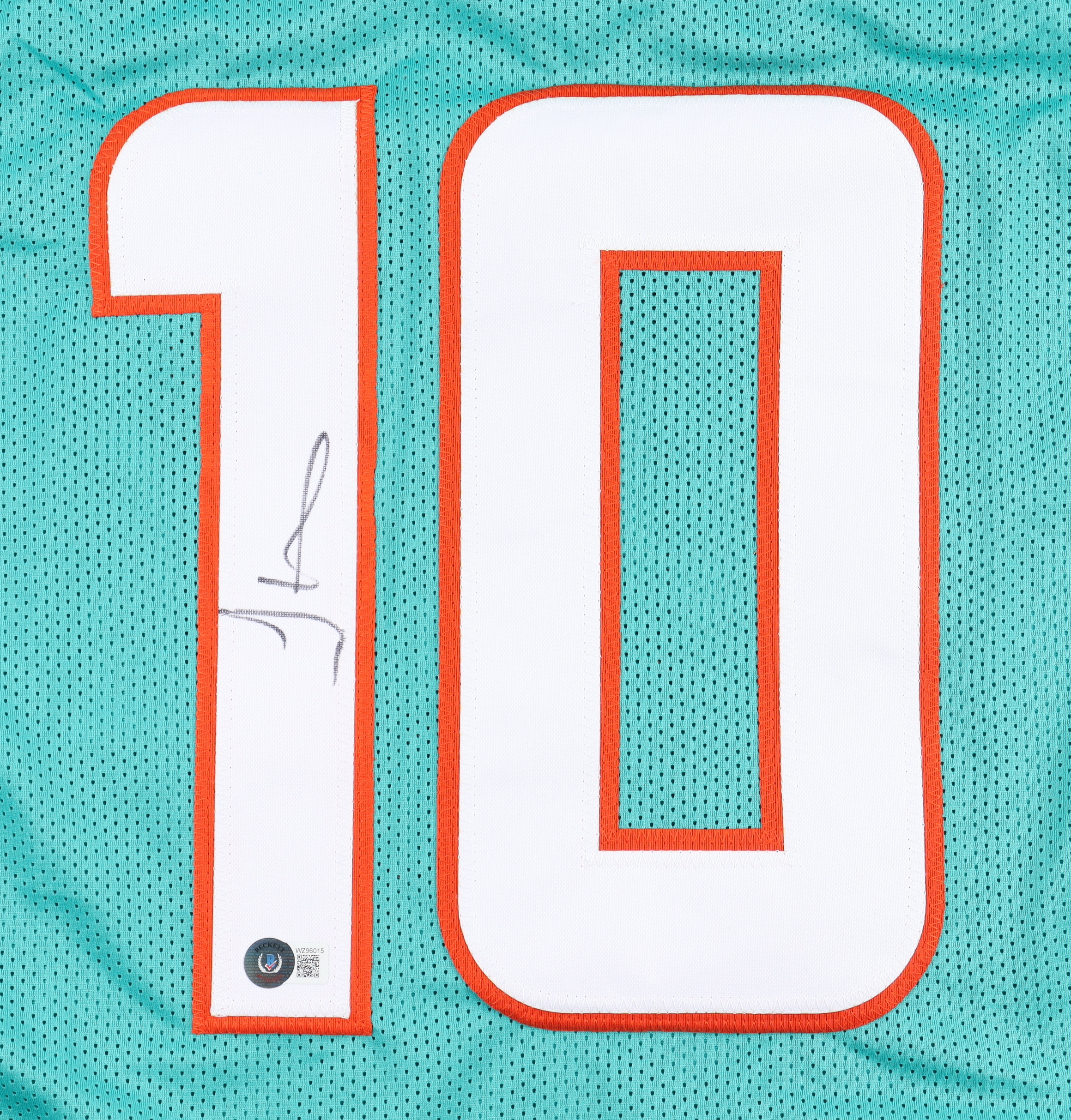 Tyreek Hill Signed Jersey (Beckett) at PristineAuction.com Tyreek Hill Signed Jersey (Beckett) at PristineAuction.com