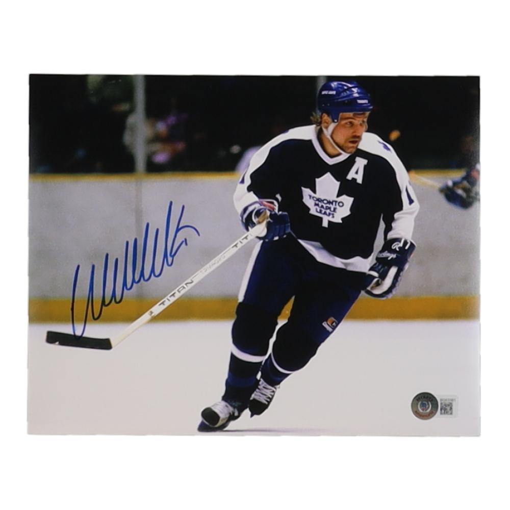 Wendel Clark Signed Maple Leafs 8x10 Photo (Beckett) Pristine Auction