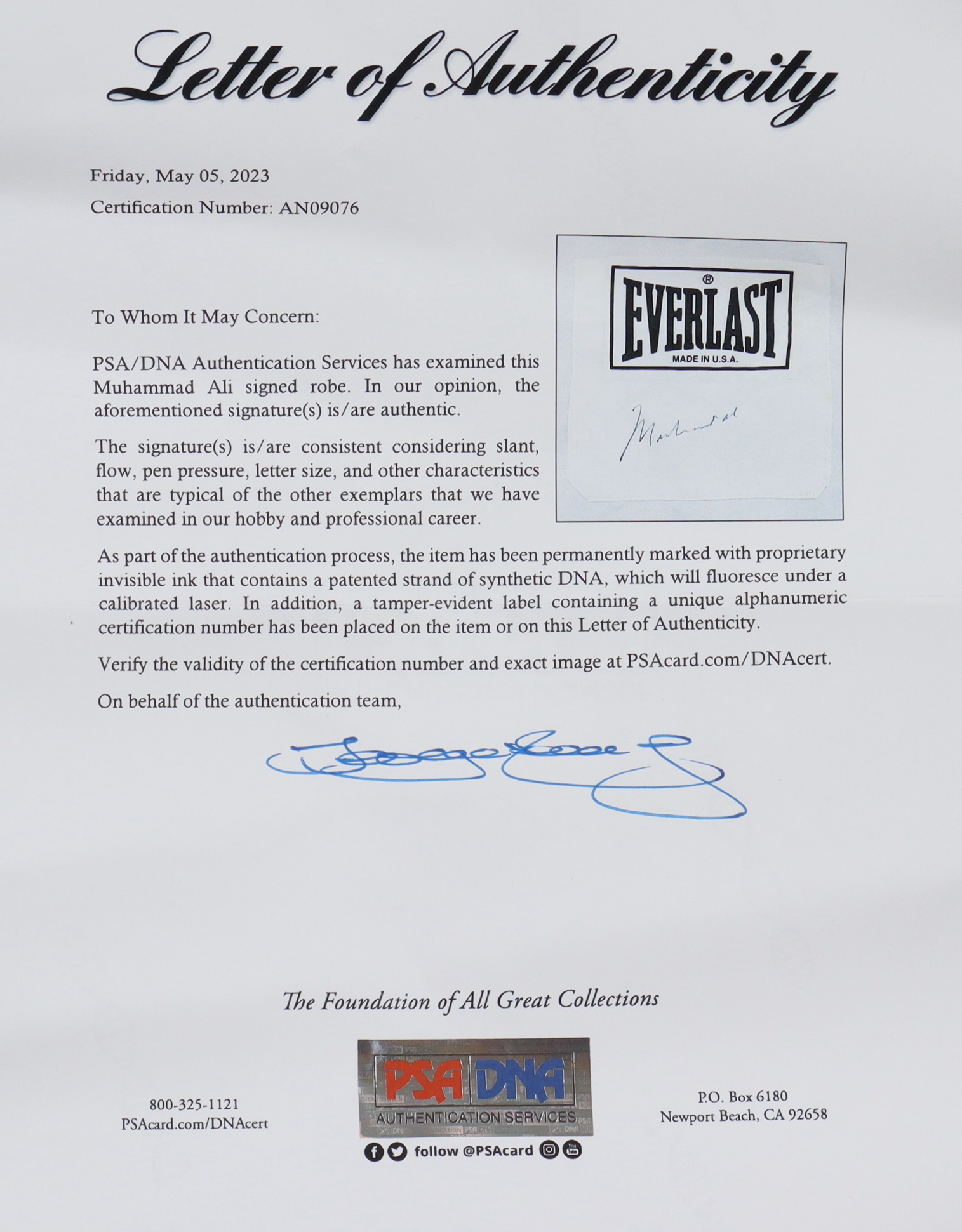 Muhammad Ali Signed Everlast Boxing Robe (Beckett) at PristineAuction.com Muhammad Ali Signed Everlast Boxing Robe (Beckett) at PristineAuction.com