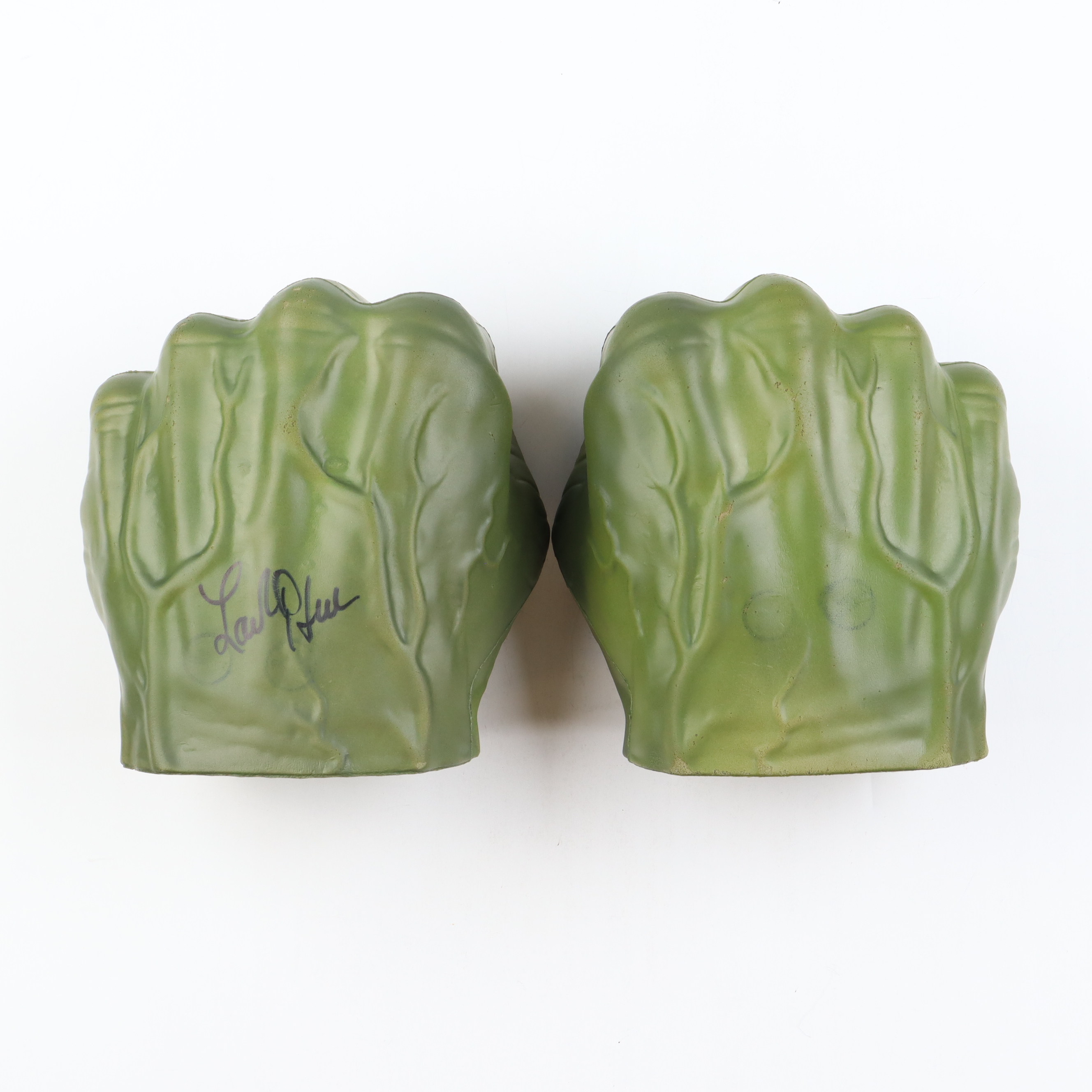 Lou Ferrigno Signed "Hulk" Fists (Beckett) at PristineAuction.com Lou Ferrigno Signed "Hulk" Fists (Beckett) at PristineAuction.com