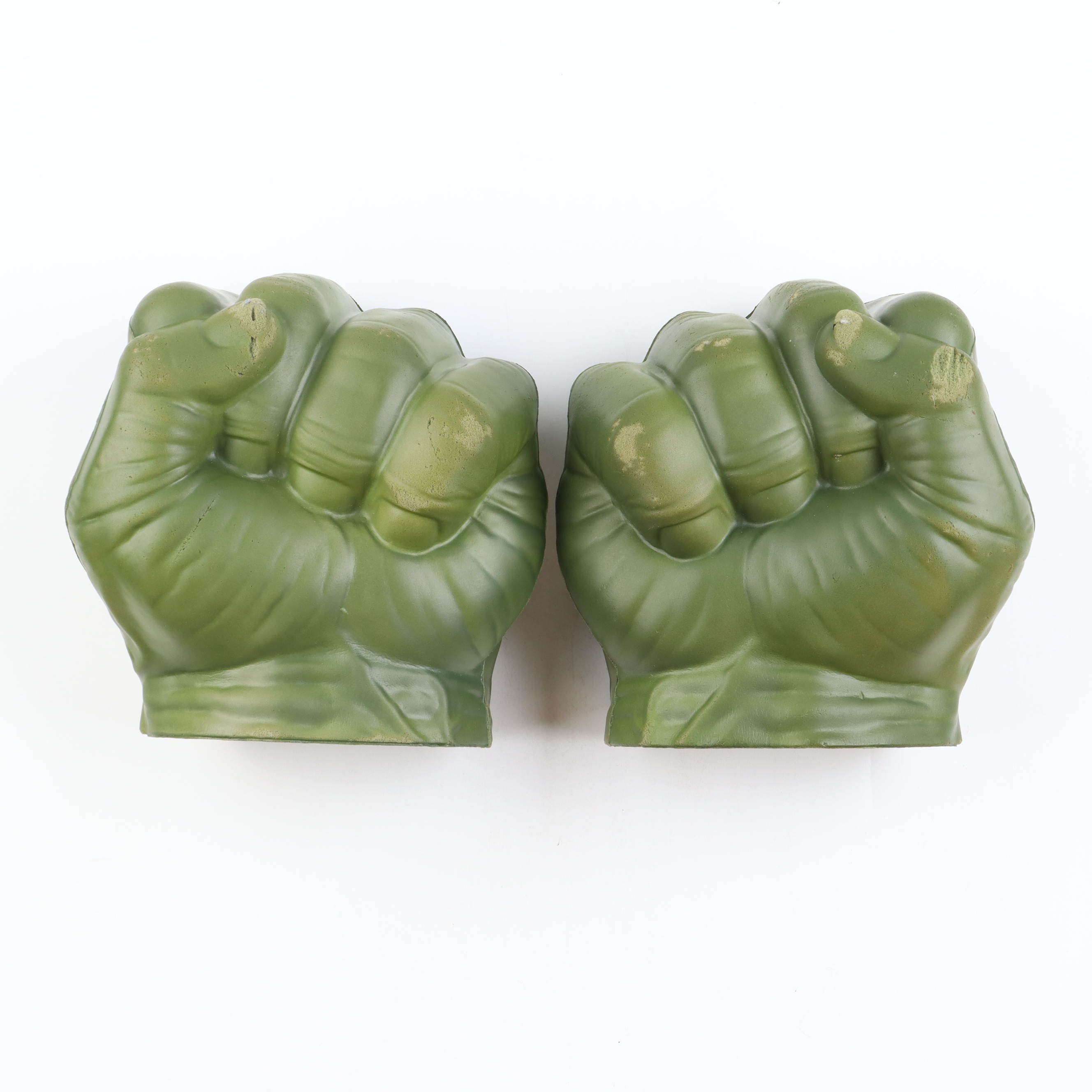 Lou Ferrigno Signed "Hulk" Fists (Beckett) at PristineAuction.com Lou Ferrigno Signed "Hulk" Fists (Beckett) at PristineAuction.com