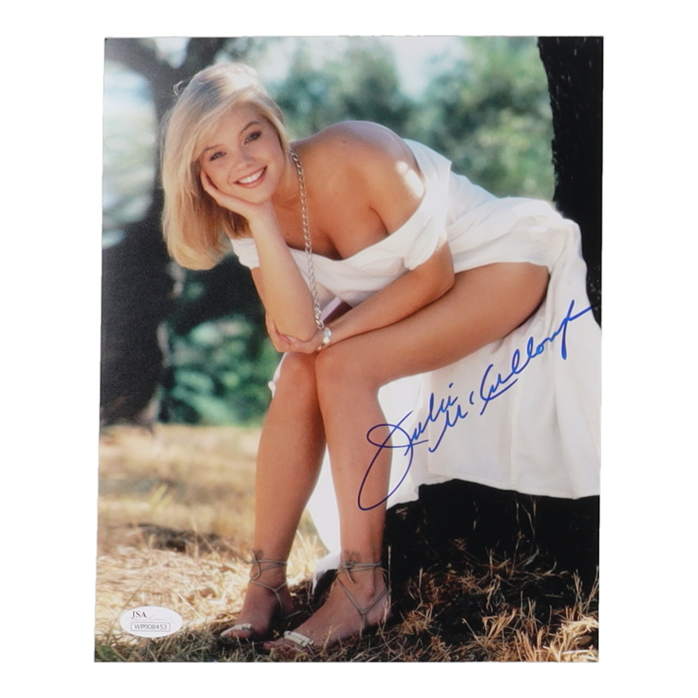 Julie McCullough Signed 8x10 Photo (JSA) Pristine Auction