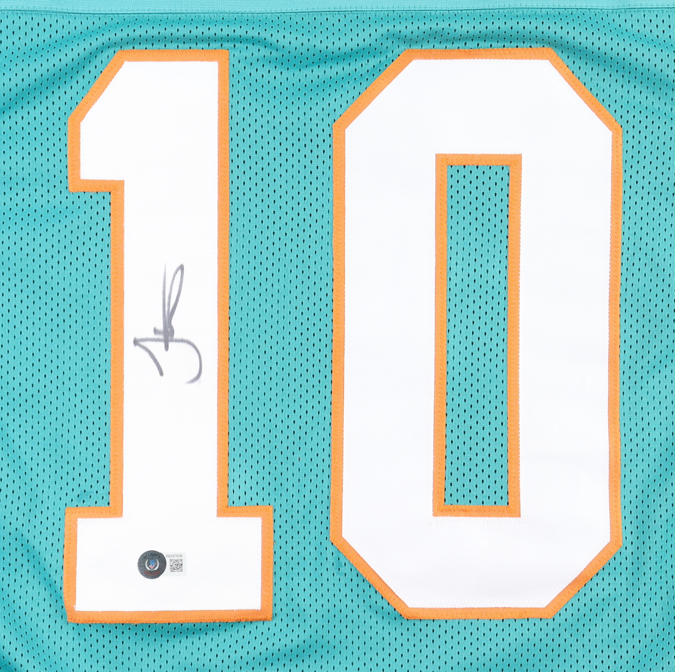 Tyreek Hill Signed Jersey (Beckett) at PristineAuction.com Tyreek Hill Signed Jersey (Beckett) at PristineAuction.com