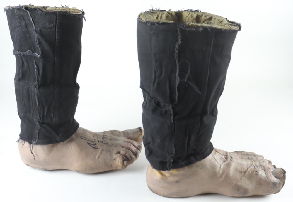 Alice Cooper Signed Pair of Prop Feet (JSA) at PristineAuction.com Alice Cooper Signed Pair of Prop Feet (JSA) at PristineAuction.com