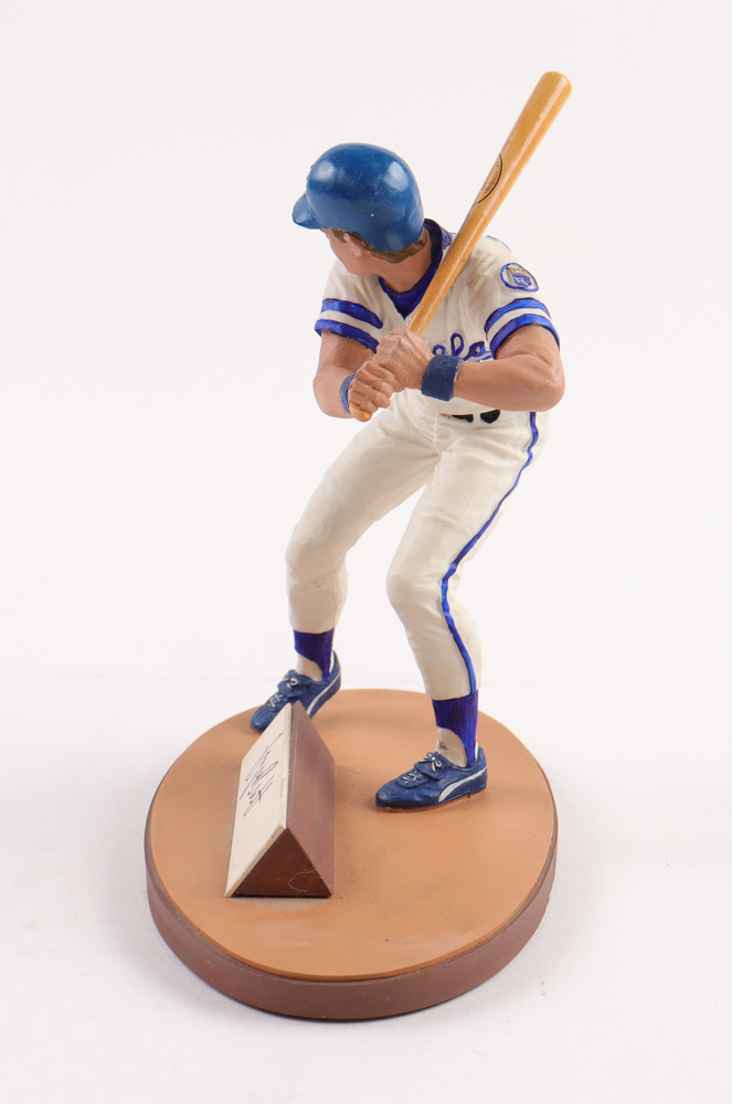 George Brett Signed LE Royals Ceramic Statue (Gartlan) at PristineAuction.com George Brett Signed LE Royals Ceramic Statue (Gartlan) at PristineAuction.com