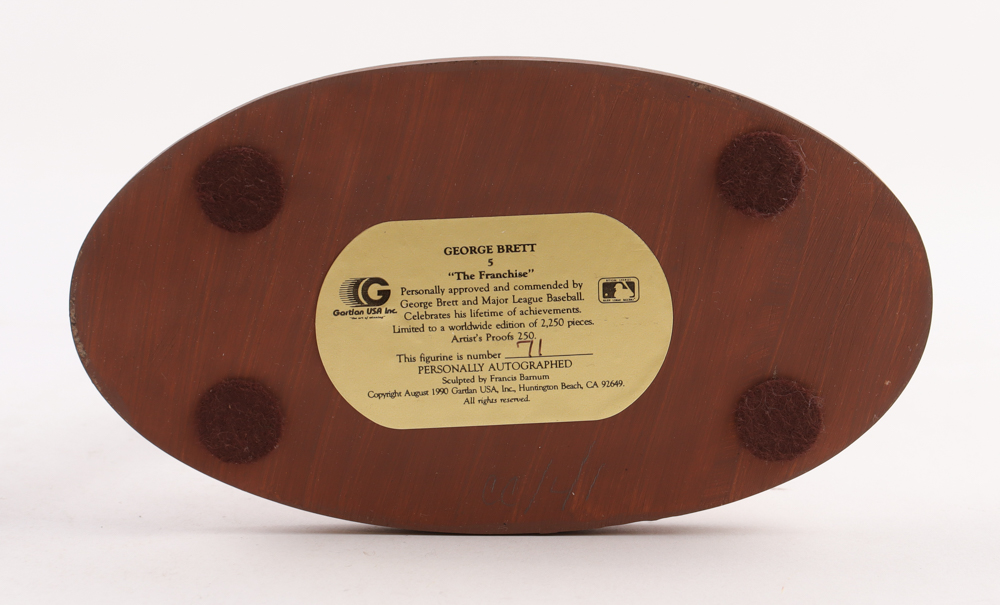 George Brett Signed LE Royals Ceramic Statue (Gartlan) at PristineAuction.com George Brett Signed LE Royals Ceramic Statue (Gartlan) at PristineAuction.com