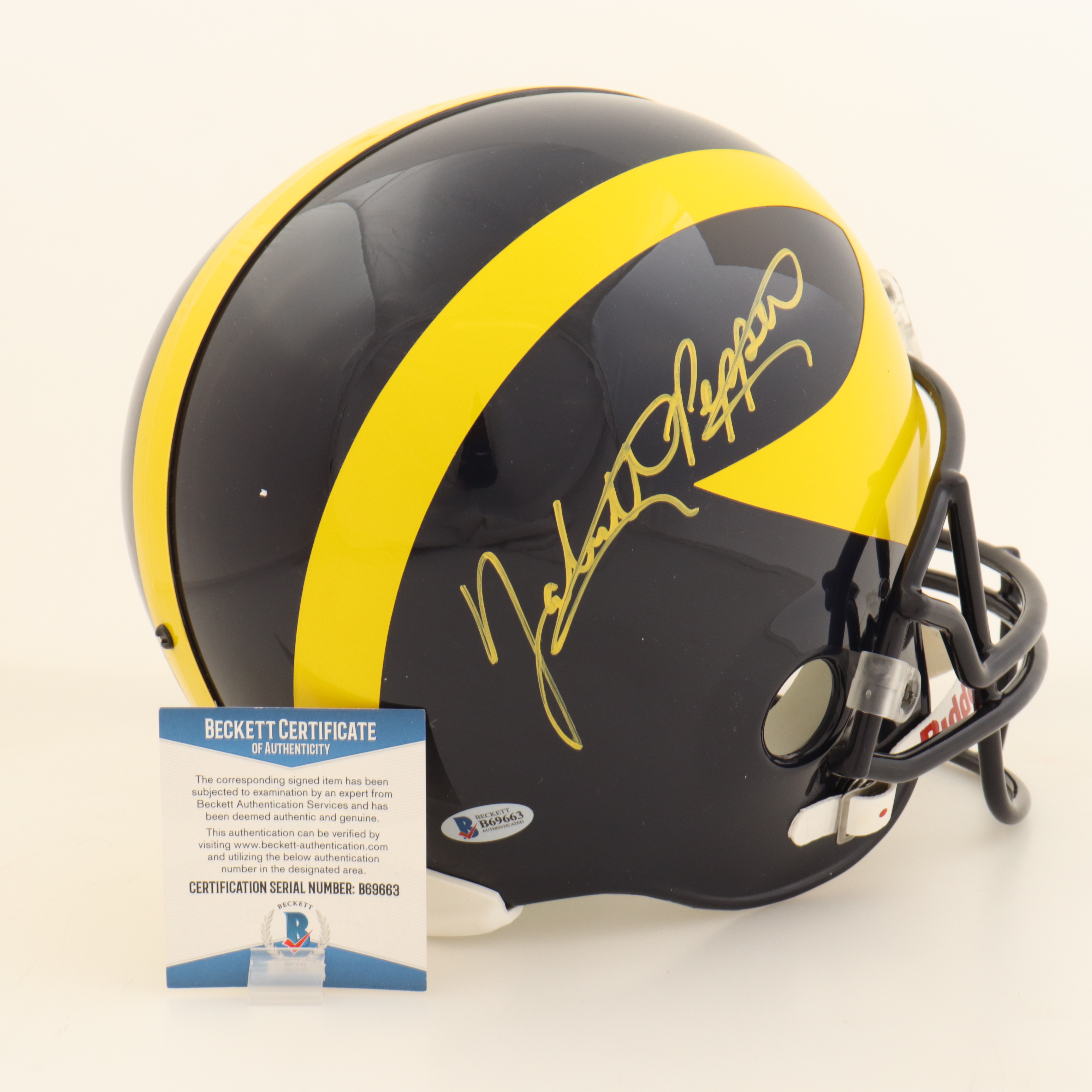 Jabrill Peppers Signed Michigan Wolverines Full-Size Helmet (Beckett) at PristineAuction.com Jabrill Peppers Signed Michigan Wolverines Full-Size Helmet (Beckett) at PristineAuction.com
