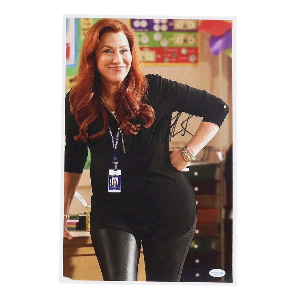 Lisa Ann Walter Signed 11x17 Photo (ACOA) | Pristine Auction