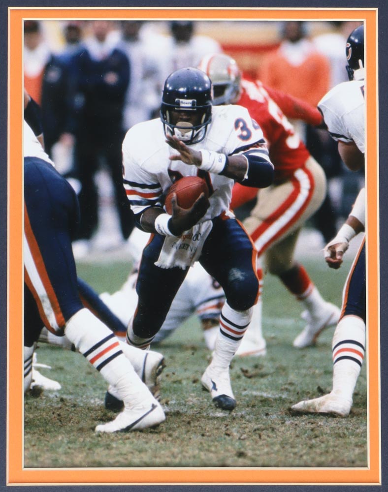 Walter Payton Signed Custom Framed Cut Display with (2) Replica Super Bowl Rings (Beckett) at PristineAuction.com Walter Payton Signed Custom Framed Cut Display with (2) Replica Super Bowl Rings (Beckett) at PristineAuction.com