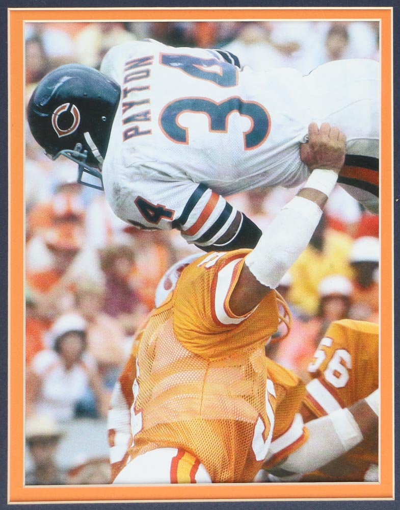 Walter Payton Signed Custom Framed Cut Display with (2) Replica Super Bowl Rings (Beckett) at PristineAuction.com Walter Payton Signed Custom Framed Cut Display with (2) Replica Super Bowl Rings (Beckett) at PristineAuction.com