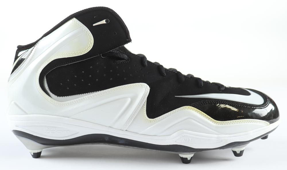 O. J. Simpson Signed Nike Football Cleat (JSA) at PristineAuction.com O. J. Simpson Signed Nike Football Cleat (JSA) at PristineAuction.com