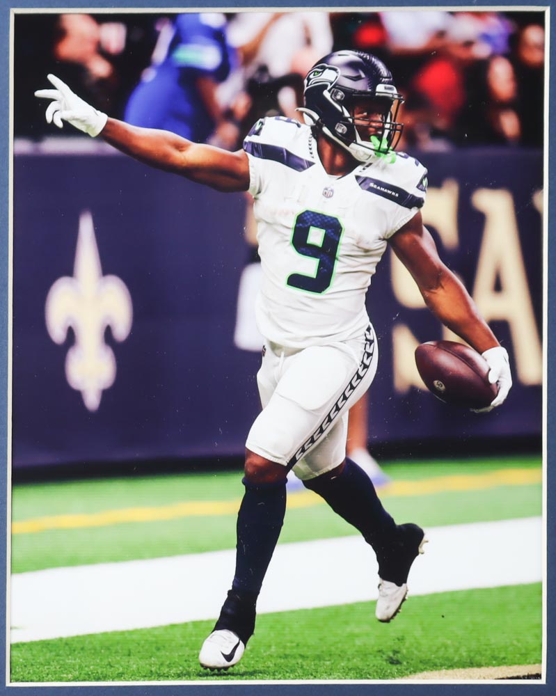 Kenneth Walker III Signed Custom Framed Jersey Display (Beckett) at PristineAuction.com Kenneth Walker III Signed Custom Framed Jersey Display (Beckett) at PristineAuction.com