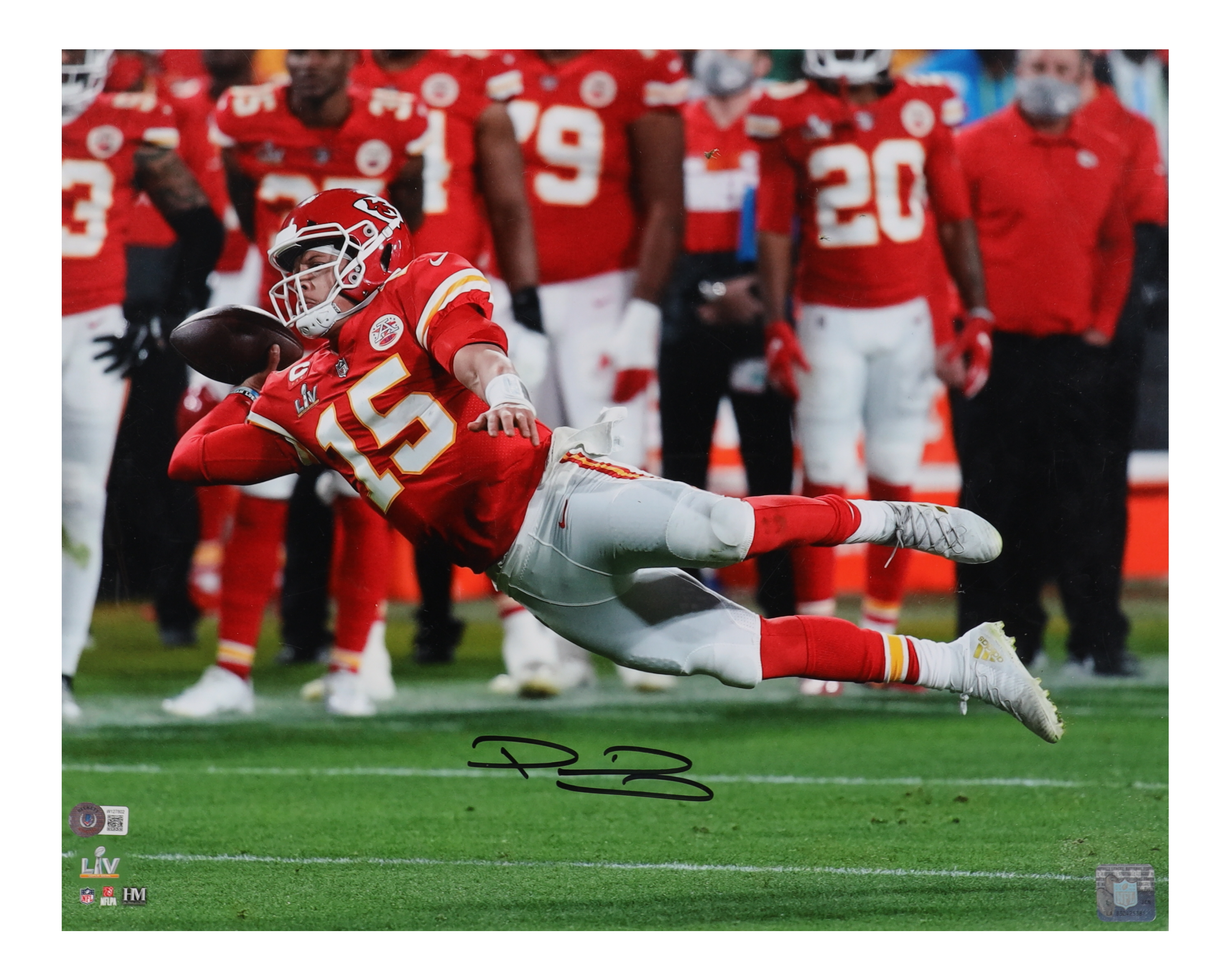 Patrick Mahomes Signed Chiefs 16x20 Photo (Beckett) at PristineAuction.com Patrick Mahomes Signed Chiefs 16x20 Photo (Beckett) at PristineAuction.com