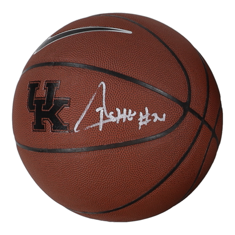Oscar Tshiebwe Signed Kentucky Wildcats Logo Basketball (Beckett) at PristineAuction.com Oscar Tshiebwe Signed Kentucky Wildcats Logo Basketball (Beckett) at PristineAuction.com