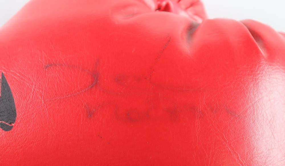 Ken Norton Signed Everlast Boxing Glove With Display Case (Beckett) at PristineAuction.com Ken Norton Signed Everlast Boxing Glove With Display Case (Beckett) at PristineAuction.com