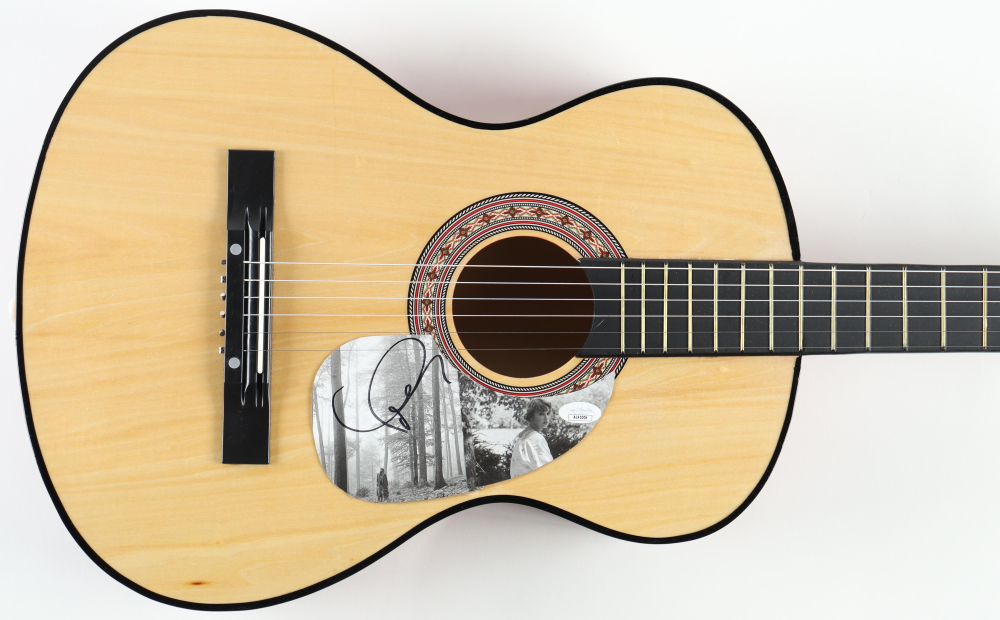 Taylor Swift Signed 38" Acoustic Guitar (JSA) Pristine Auction
