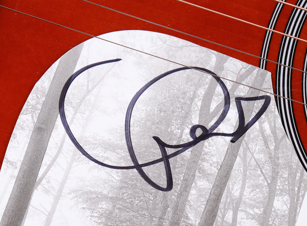 Taylor Swift Signed 39" Acoustic Guitar (Beckett) at PristineAuction.com Taylor Swift Signed 39" Acoustic Guitar (Beckett) at PristineAuction.com