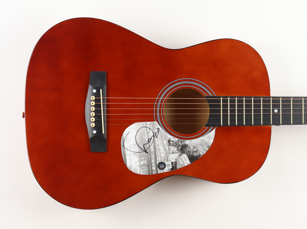 Taylor Swift Signed 39" Acoustic Guitar (Beckett) at PristineAuction.com Taylor Swift Signed 39" Acoustic Guitar (Beckett) at PristineAuction.com